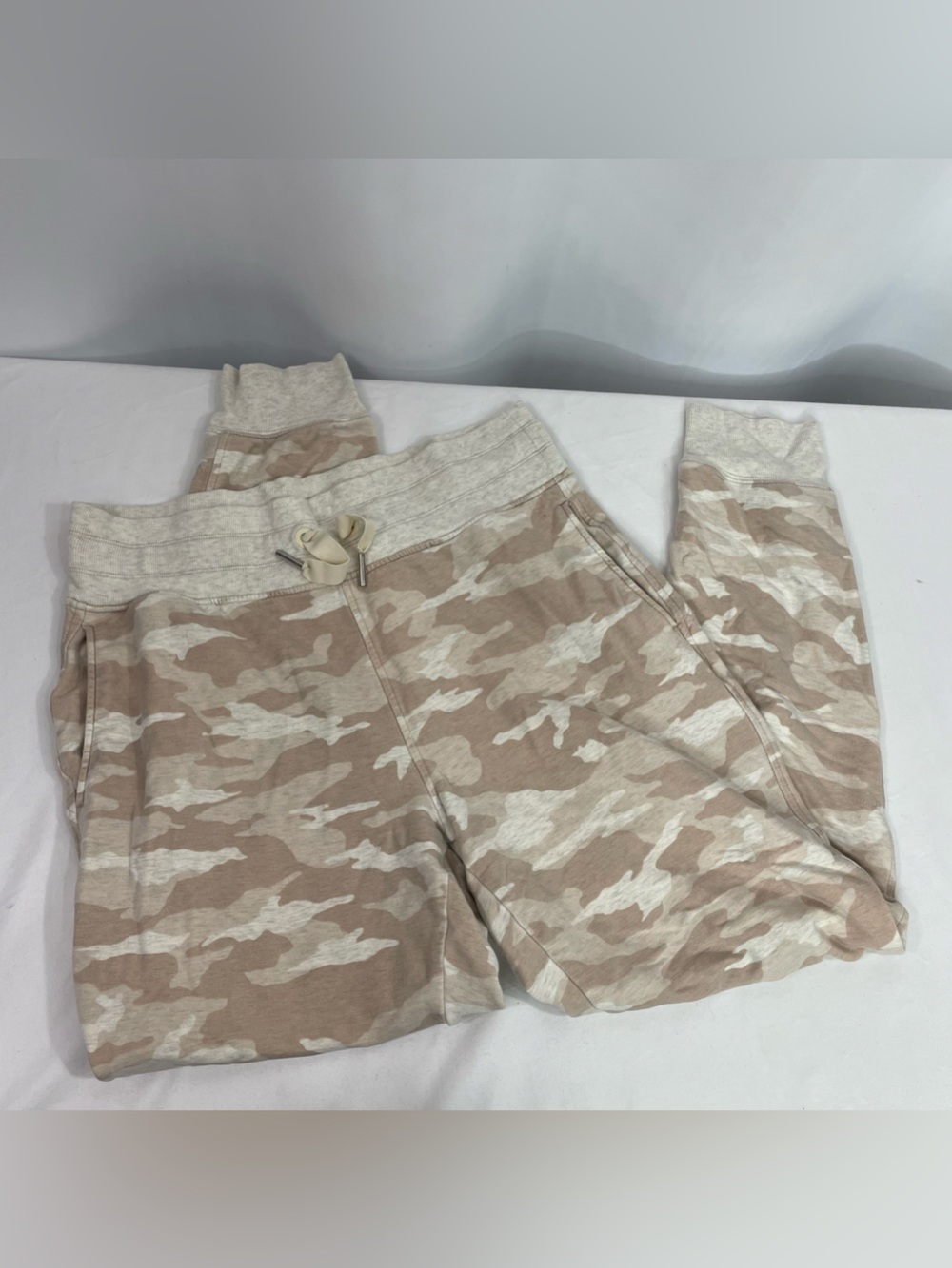 Athleta Camo Jogger Pants Women’s Medium Beige Cream Tencel Stretch